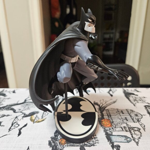 DC Direct Batman Black & White Animated Series 7" Statue 1875/4000 Bruce Timm - Picture 2 of 12